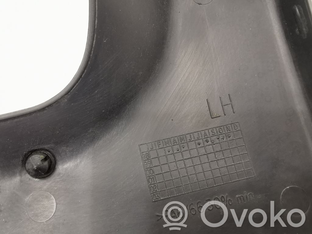 Dzinēja pārsegs (dekoratīva apdare)