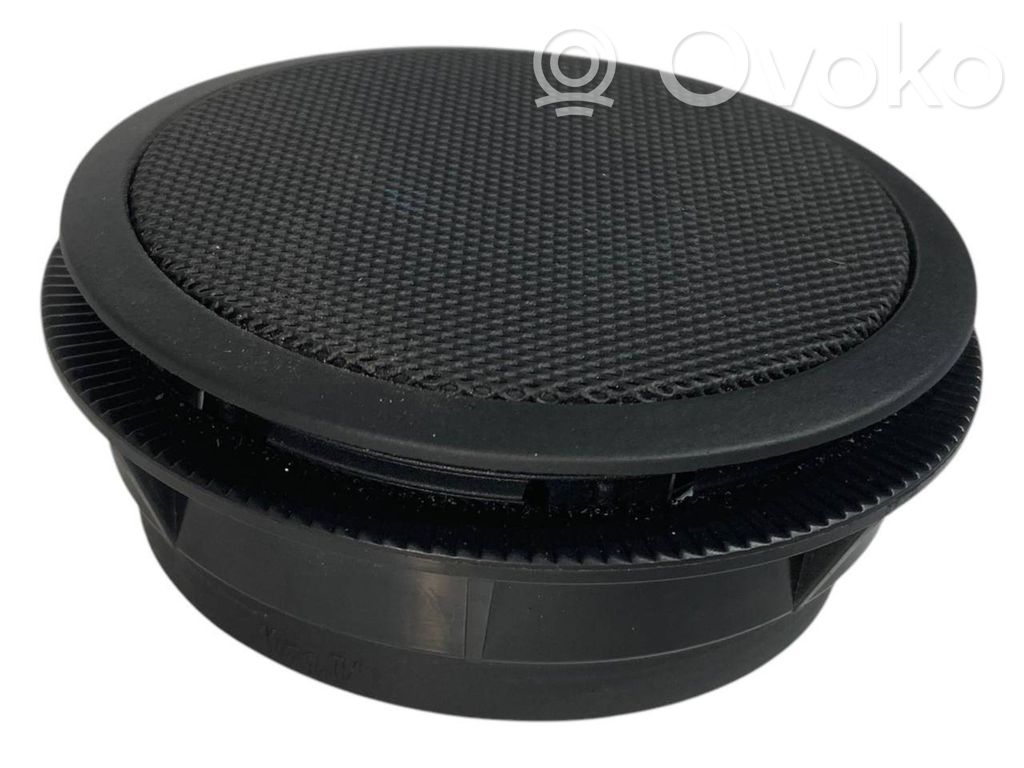 Speaker(s) in front door