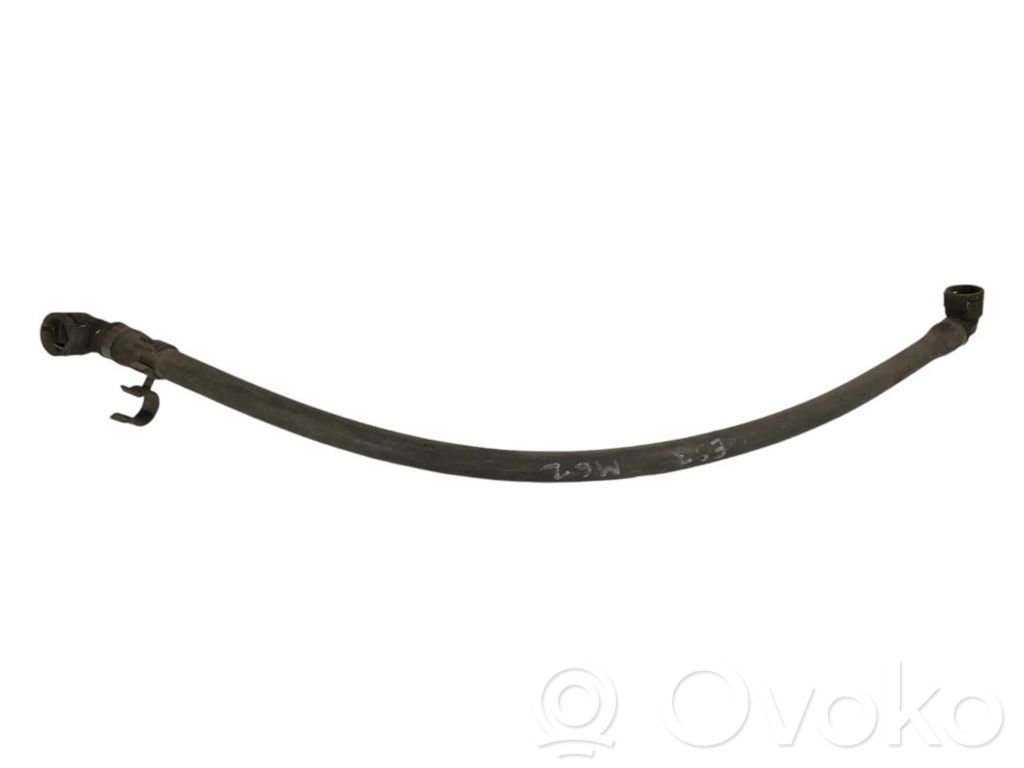 Caurulīte (-es) / šļūtene (-es)