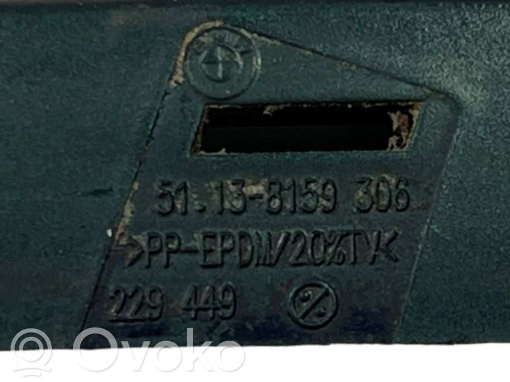 Priekšējā luktura dekoratīvā apdare