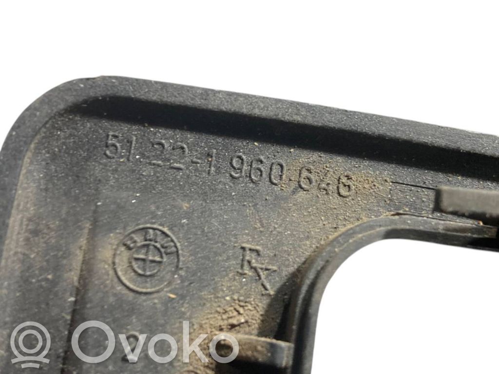 Aizmugurē durvju roktura vāciņš