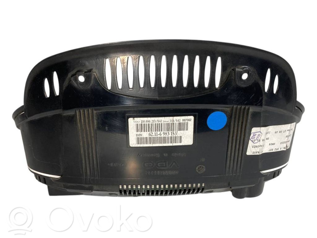 Speedometer (in the instrument panel)