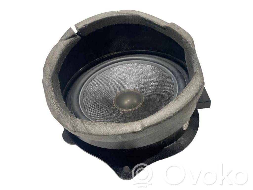 Speaker(s) in front door