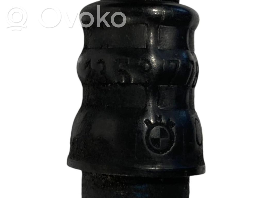 Degvielas caurulīte (-es)