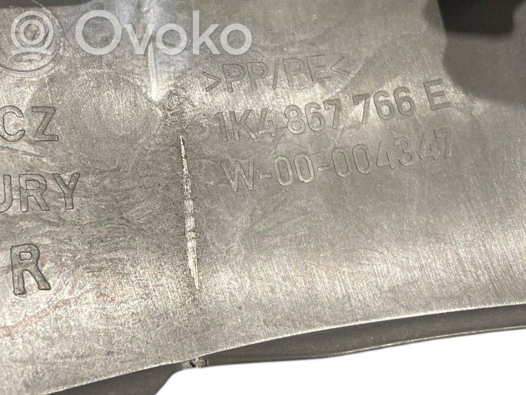 Sānu dekoratīvā apdare pie aizmugurējā sēdekļa (augšdaļa)