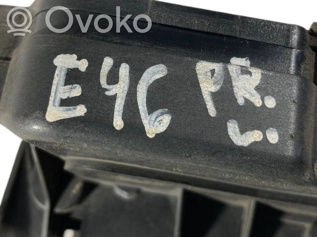Priekšpusē slēdzene