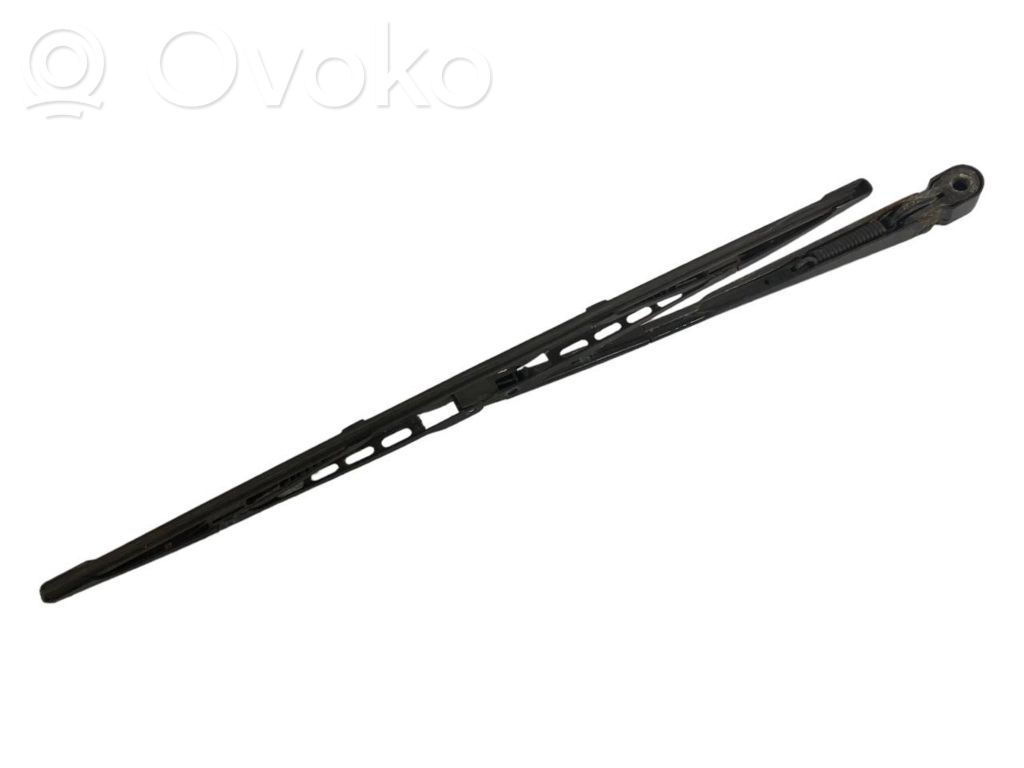 Aizmugurējā loga tīrītāja kājiņa