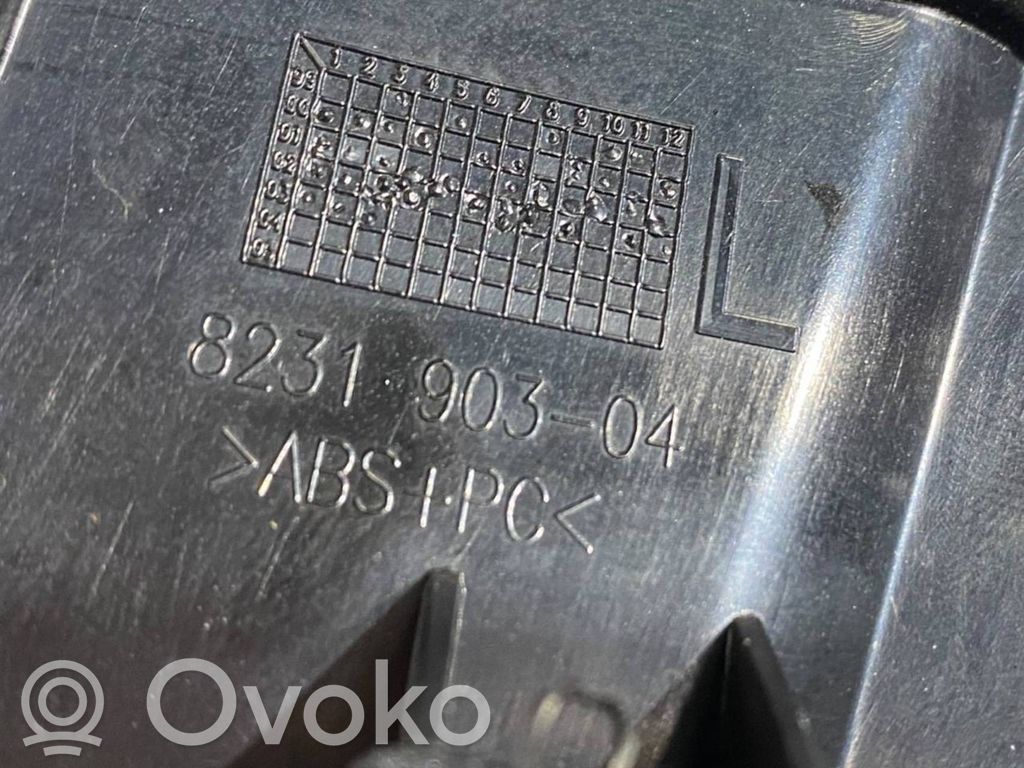 Sānu dekoratīvā apdare pie aizmugurējā sēdekļa (augšdaļa)