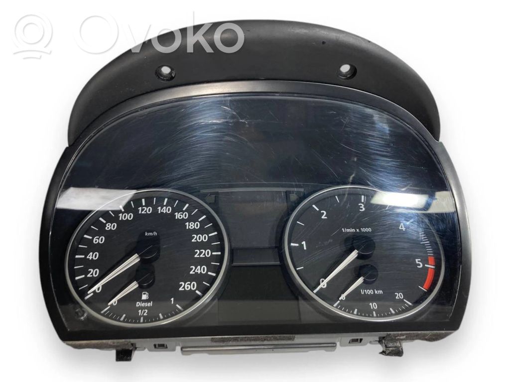 Speedometer (in the instrument panel)