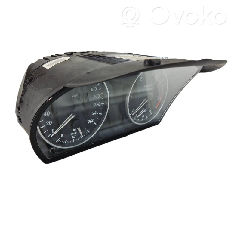 Speedometer (in the instrument panel)