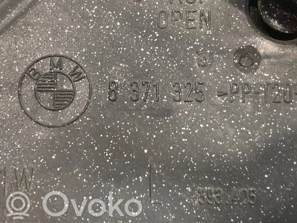 Aizmugures spuldzes vāka turētājs