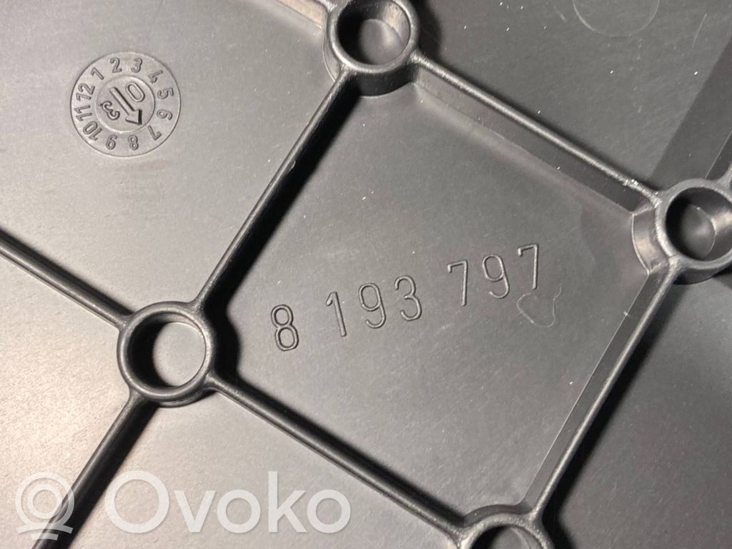 Bagāžnieka sānu apakšējās apdares panelis