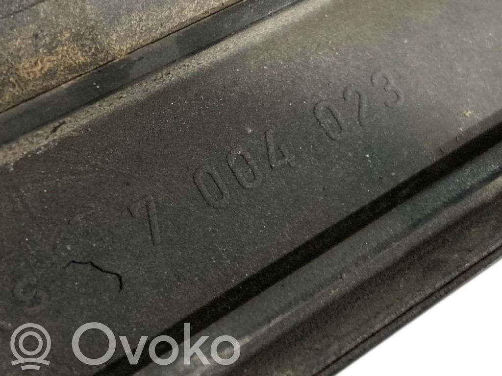 Priekšpusē durvju dekoratīvā apdare (moldings)