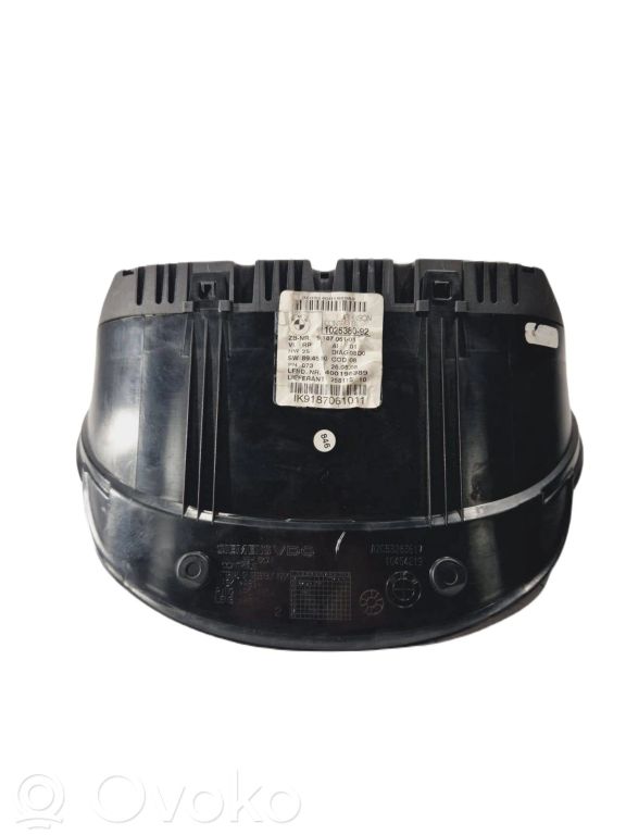 Speedometer (in the instrument panel)