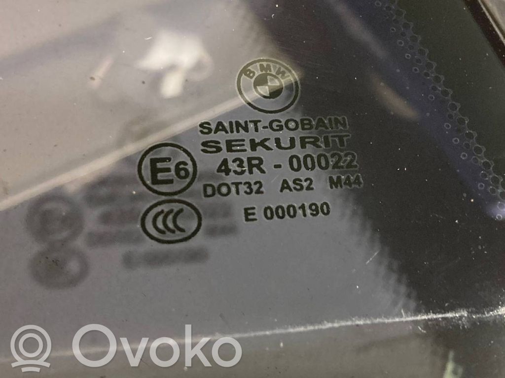 Aizmugurējais virsbūves sānu stikls