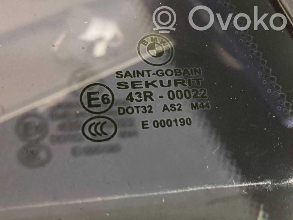 Aizmugurējais virsbūves sānu stikls