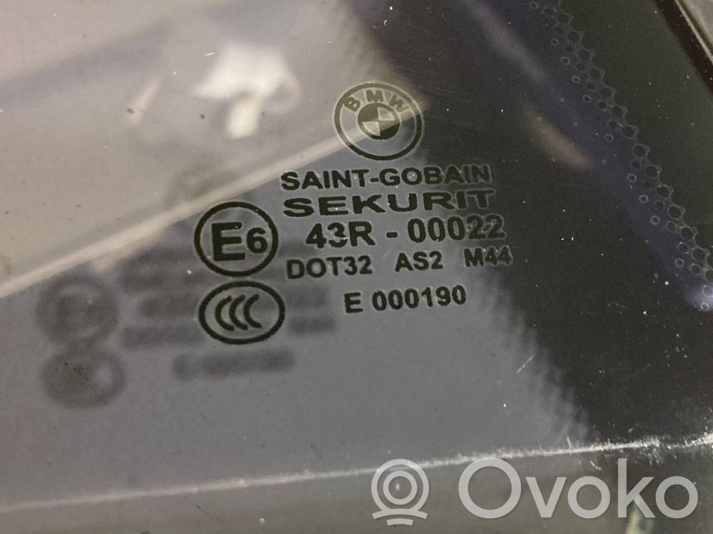 Заднее боковое стекло кузова