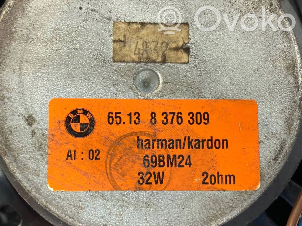 Skaļrunis (-i) aizmugurējā palodzē