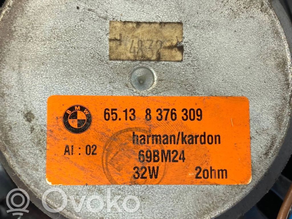 Skaļrunis (-i) aizmugurējā palodzē