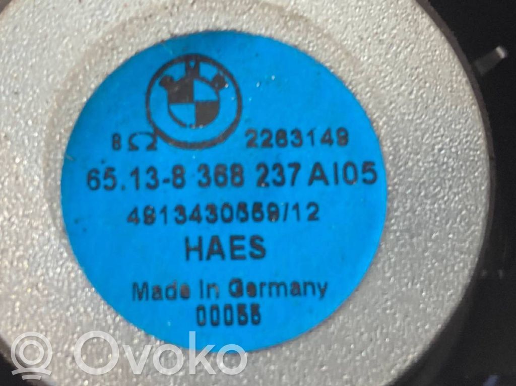 Skaļrunis (-i) priekšējās durvīs