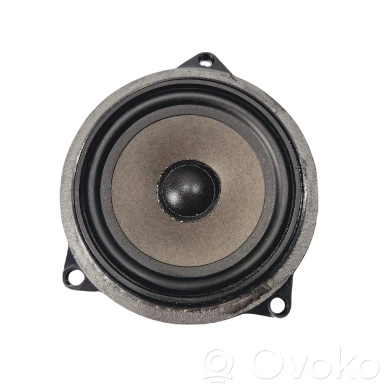 Speaker(s) in the rear door