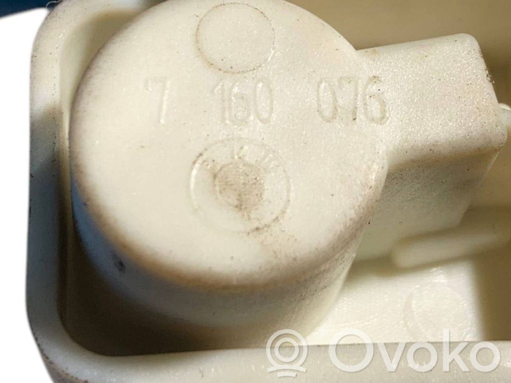 Rear lamp cover holder