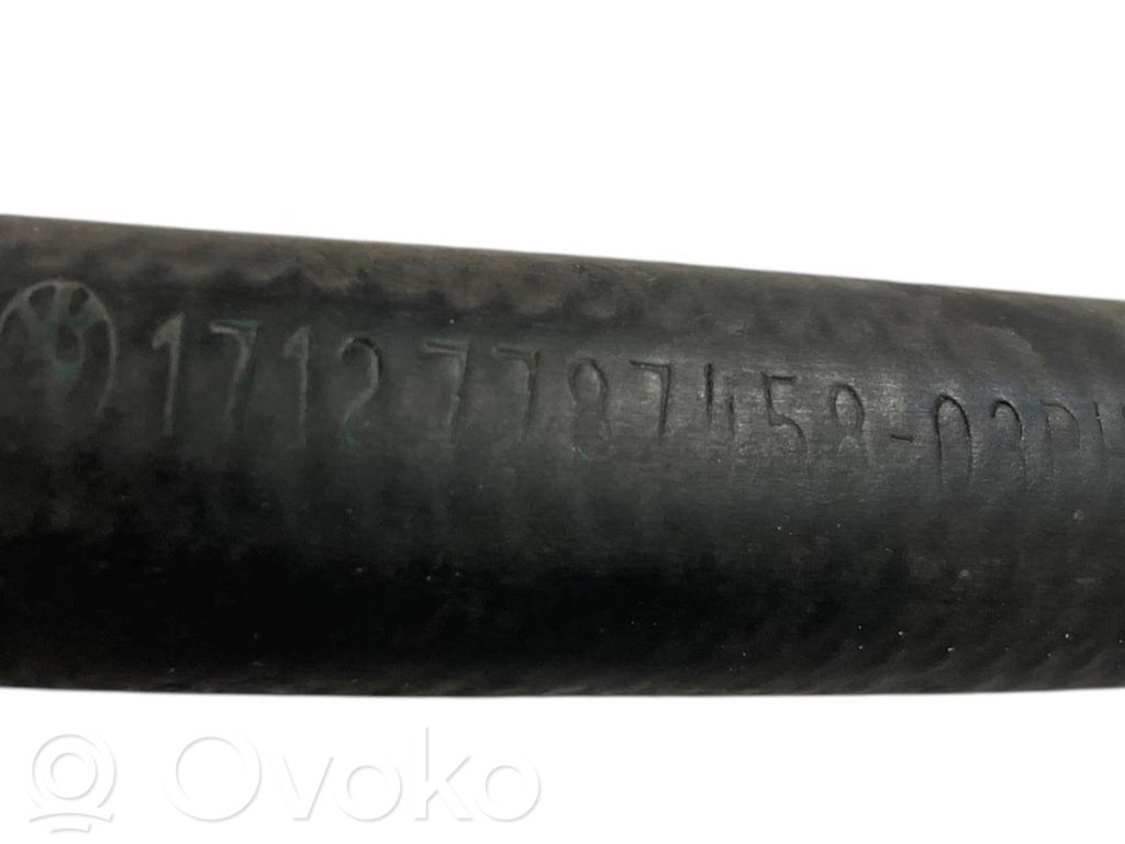 Caurulīte (-es) / šļūtene (-es)