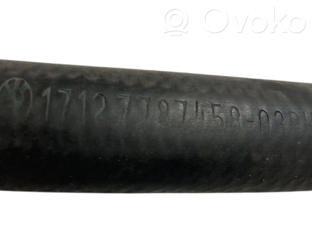 Caurulīte (-es) / šļūtene (-es)