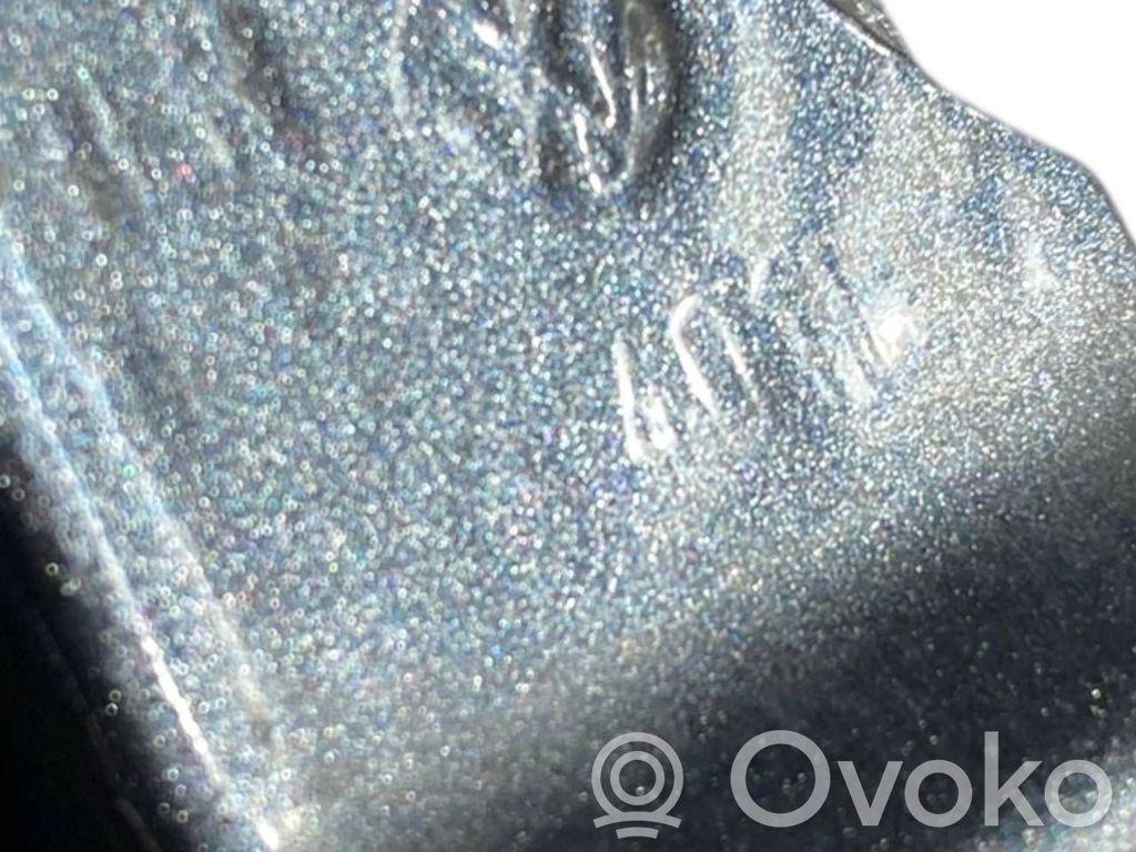 Priekšpusē augšējā vira (eņģe)