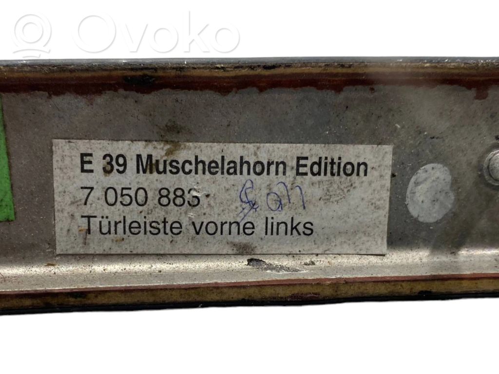 Priekšpusē dekoratīvās apdares lenta