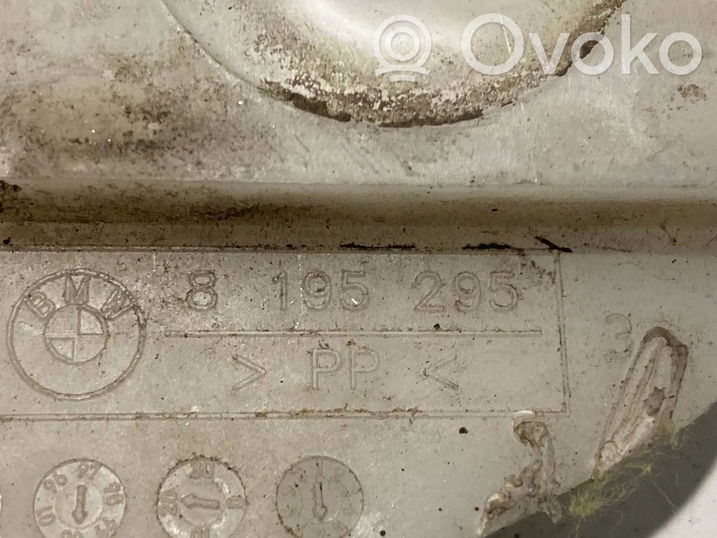 Держатель переднего бампера