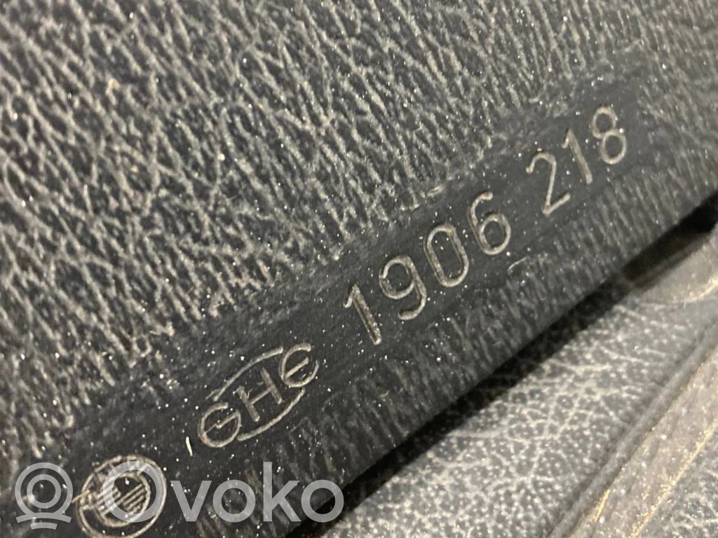 Apšuvums aizmugurējām durvīm