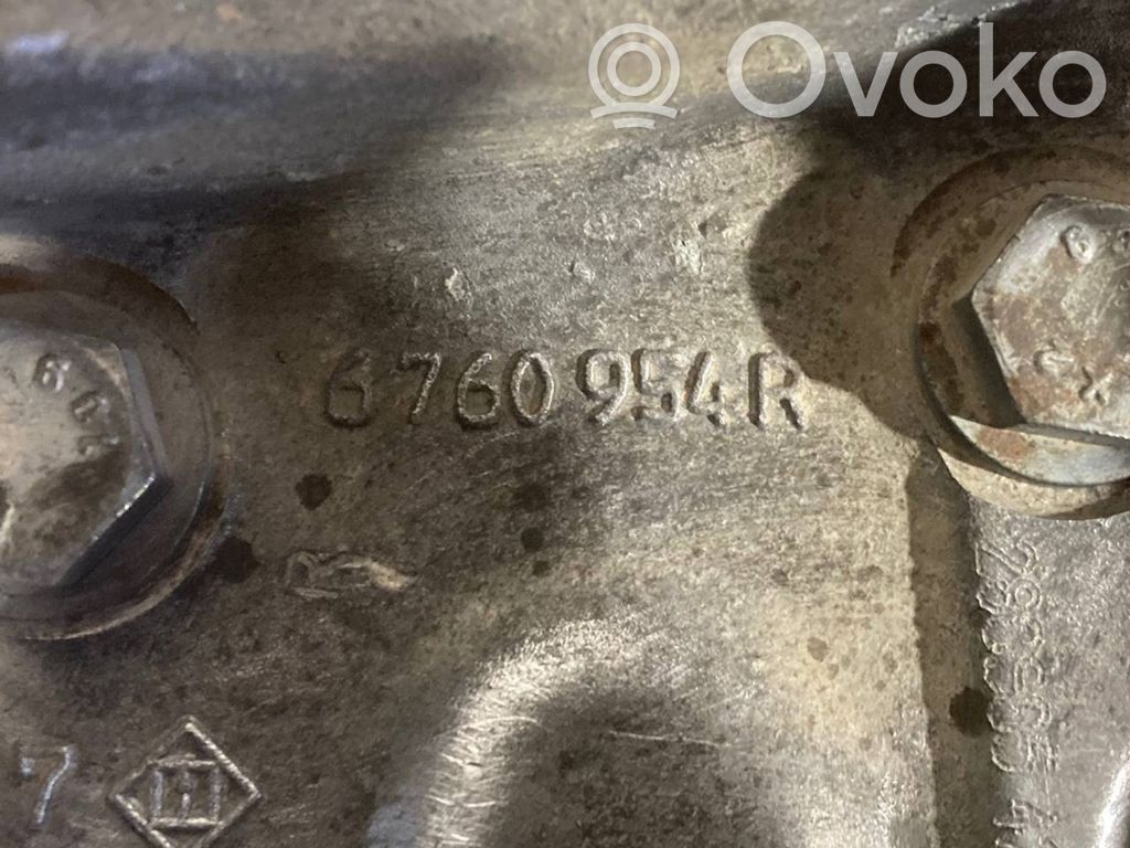 Priekšējā riteņa rumbas vārpstas šarnīrs (stupica, capfa)