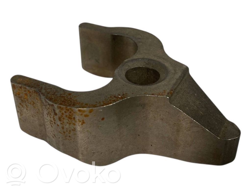 Nozzle holder/shoulder
