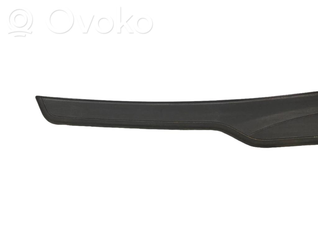 Aizmugurējā sliekšņa dekoratīvā apdare (iekšējā)