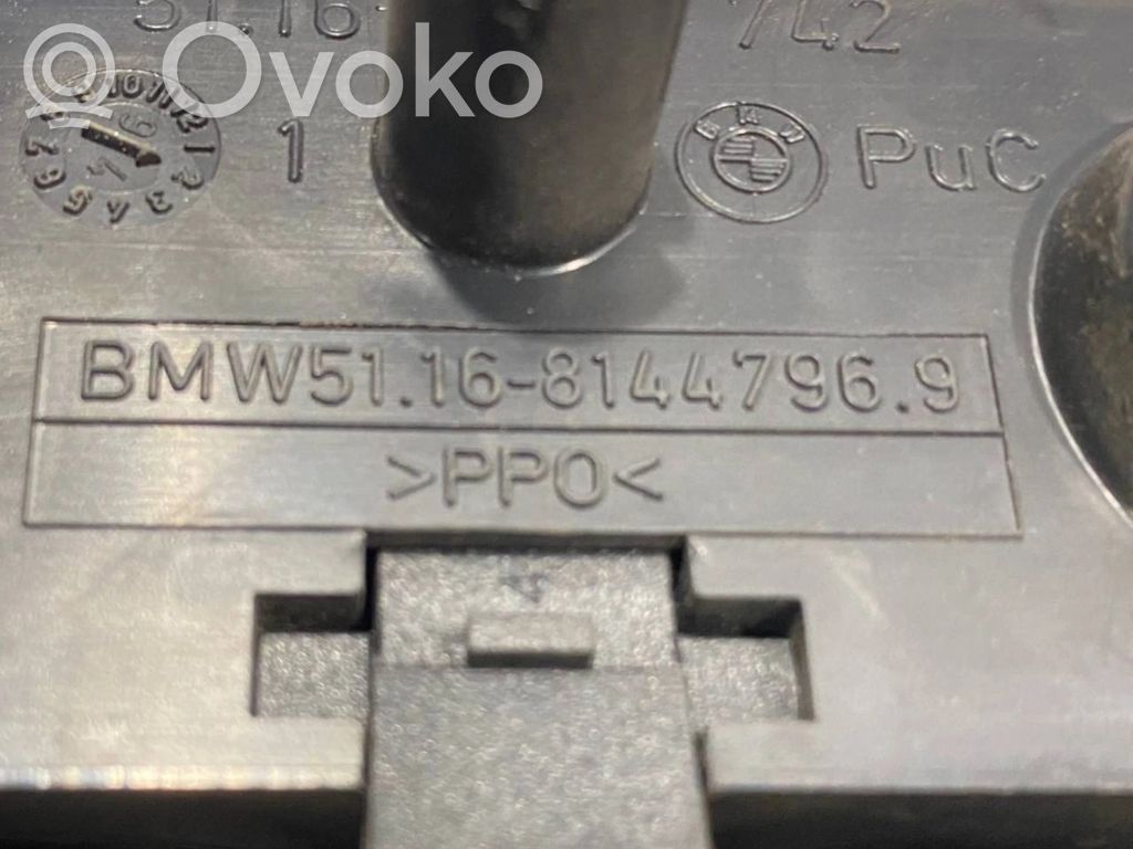 Пепельница (передняя)