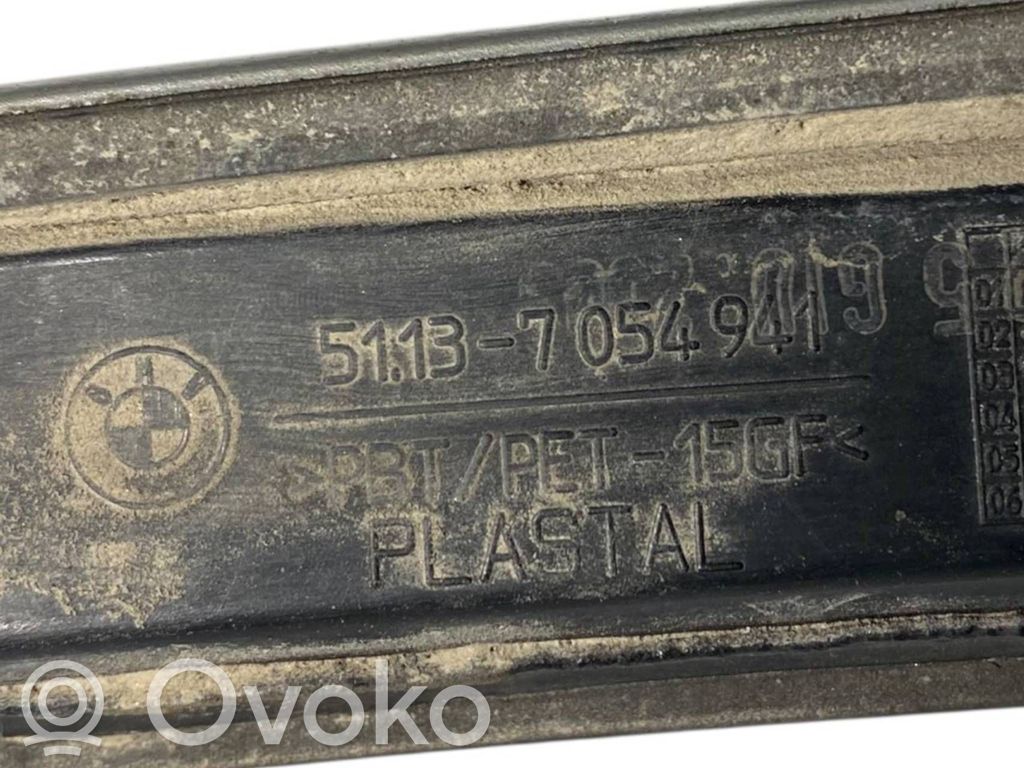 Bagāžnieka numura zīmes apgaismojuma līste