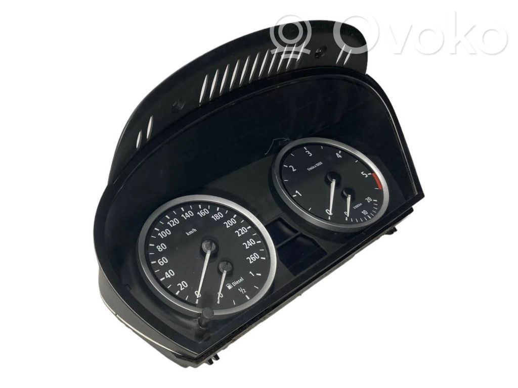 Speedometer (in the instrument panel)