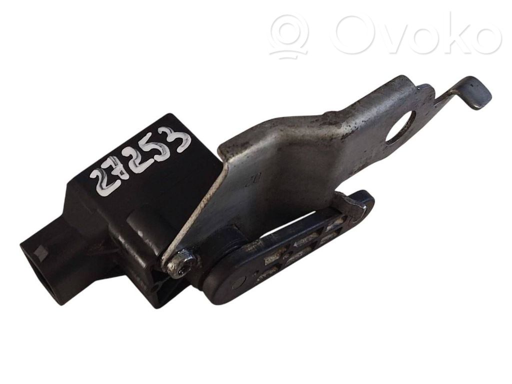 Augstuma sensors (priekšējo lukturu)