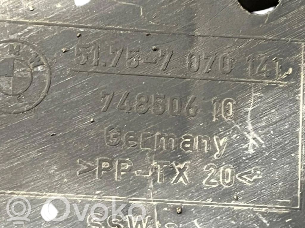 Защита днища в задней части шасси