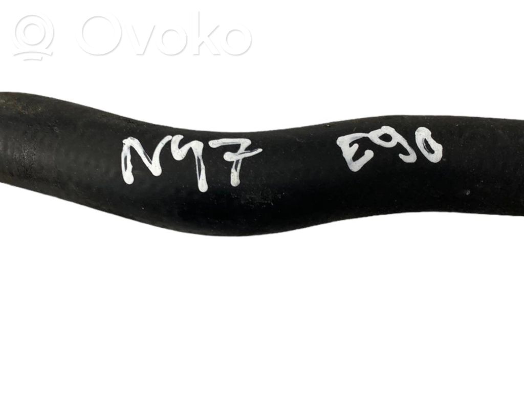 Caurulīte (-es) / šļūtene (-es)