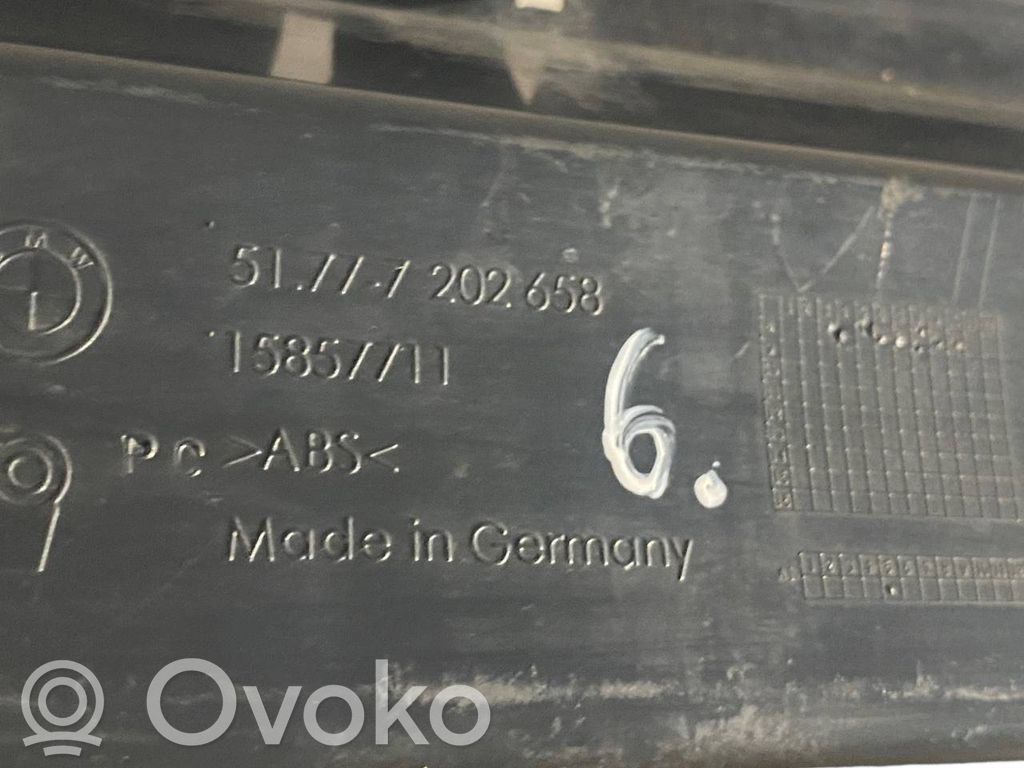 Cita veida sliekšņu/statņu dekoratīvās apdares detaļa