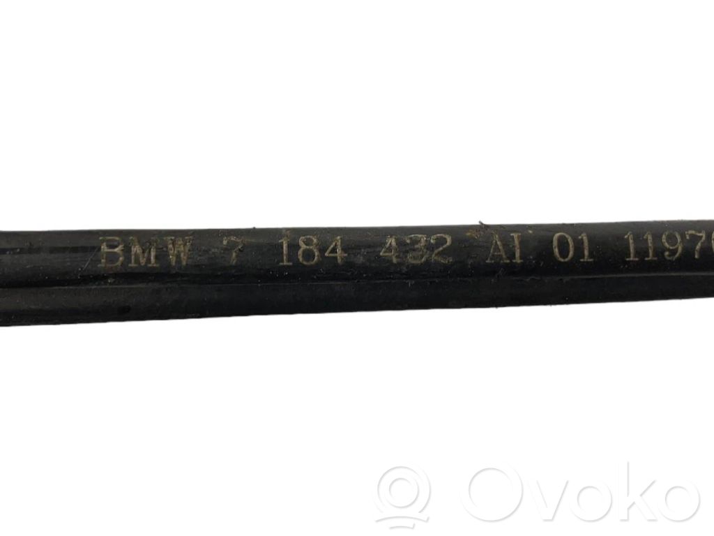 Dzinēja pārsega slēdzenes trosīte