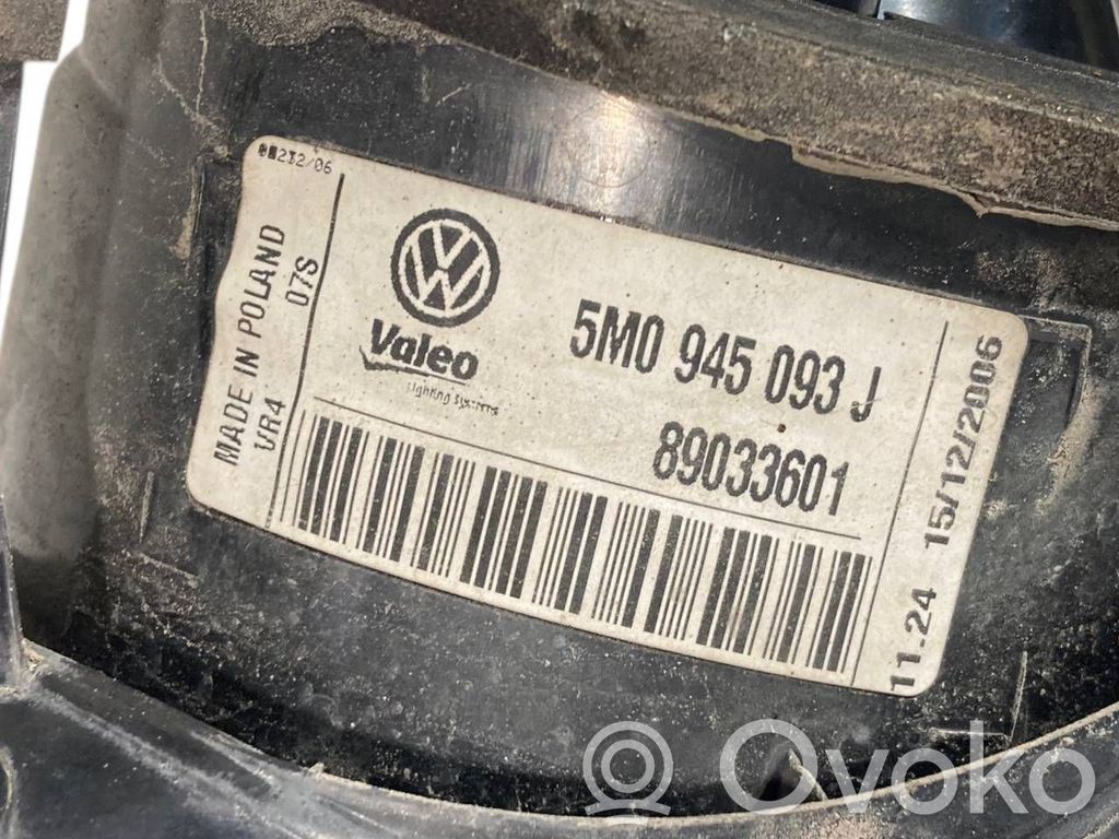 Aizmugurējais lukturis pārsegā