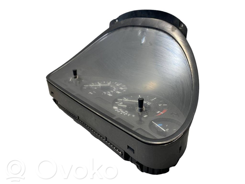 Speedometer (in the instrument panel)