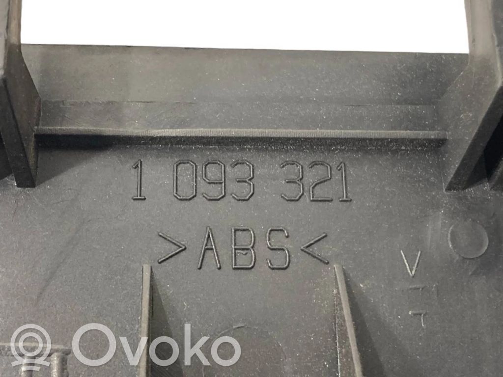 Steering axle trim