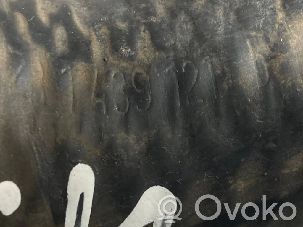 Caurulīte (-es) / šļūtene (-es)