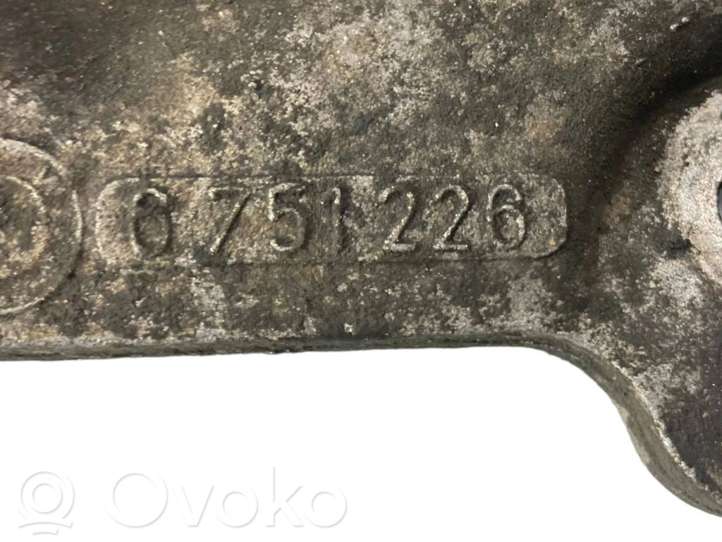 Dzinēja nostiprināšanas stiprinājums-kronšteins