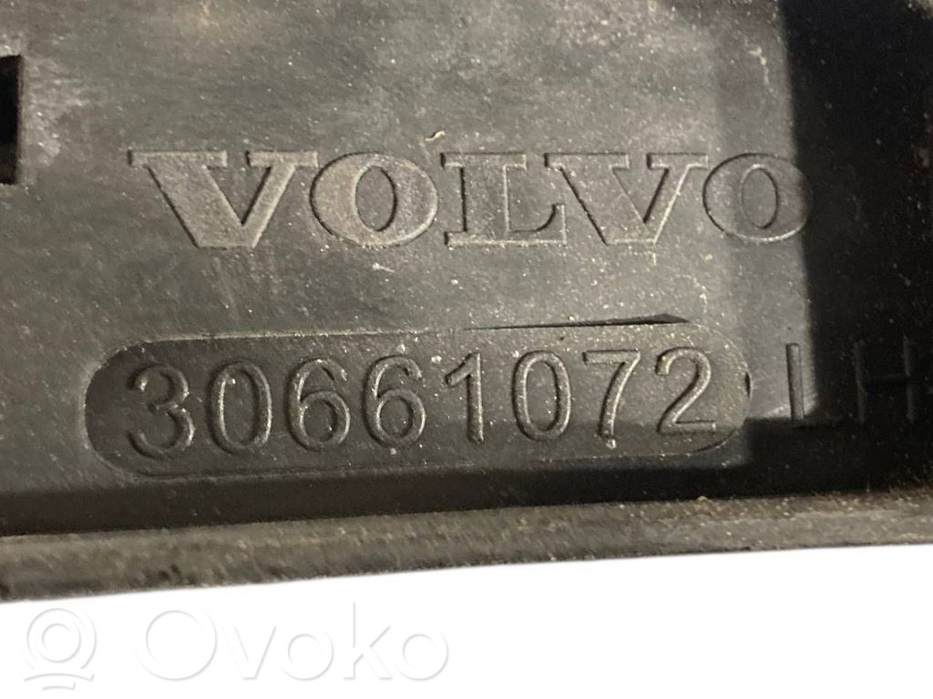 Priekšpusē turētājs / kronšteins ārējam atvēršanas rokturim