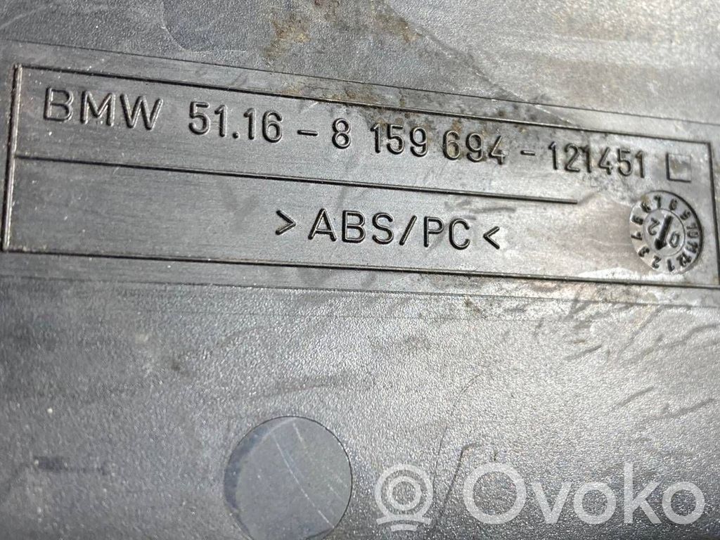 Cigarešu aizdedzināmais priekšā